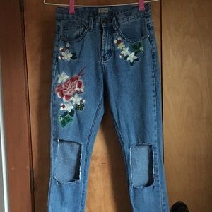 Top Trends Floral Embroidery Distressed Mom Jeans